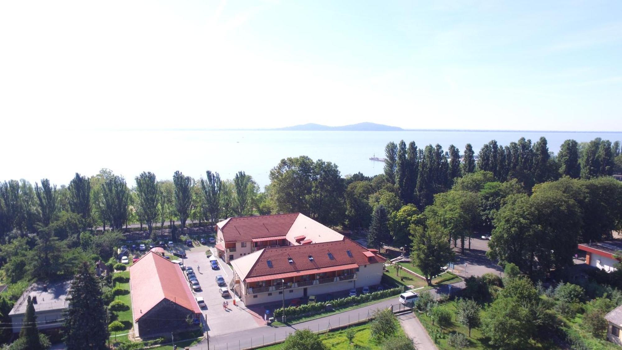 Hotel Halaszkert Badacsony Badacsonytomaj Luaran gambar